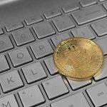 coins money finance (foto: Satheesh Sankaran / CC BY 2.0, Wikimedia Commons)