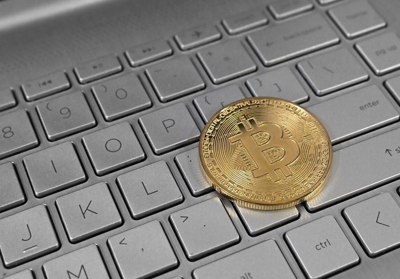 coins money finance (foto: Satheesh Sankaran / CC BY 2.0, Wikimedia Commons)