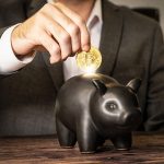 piggy bank savings (foto: Edwin.images / CC BY-SA 4.0, Wikimedia Commons)