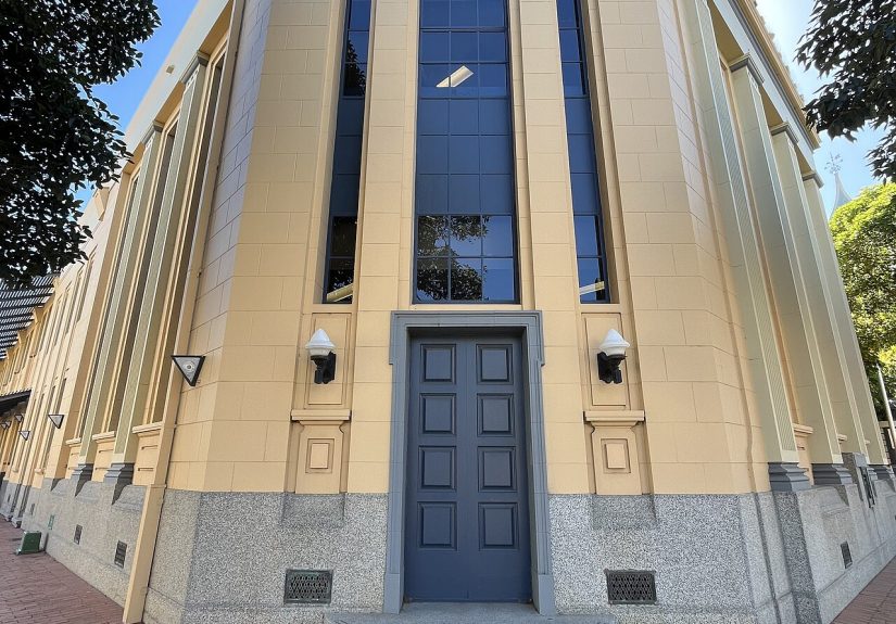 bank building (foto: AlphaLemur / CC BY 4.0, Wikimedia Commons)